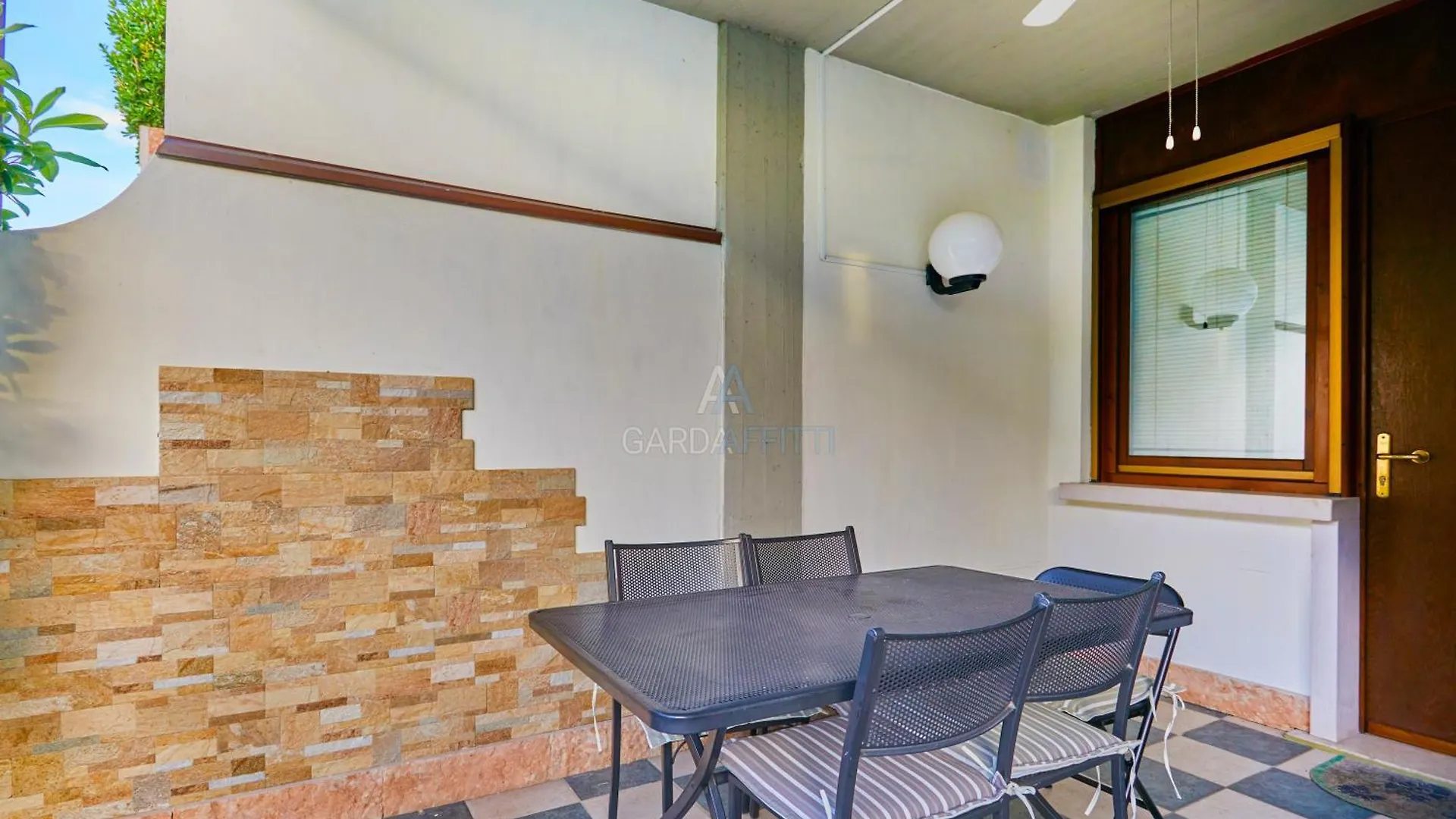 Ambra Apartment - Accesso A Tre Piscine A 200M Dal Lago 데센자노델가르다 0*,  이탈리아