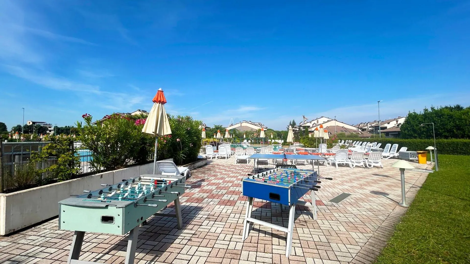 Ambra Apartment - Accesso A Tre Piscine A 200M Dal Lago 데센자노델가르다 0*,  이탈리아