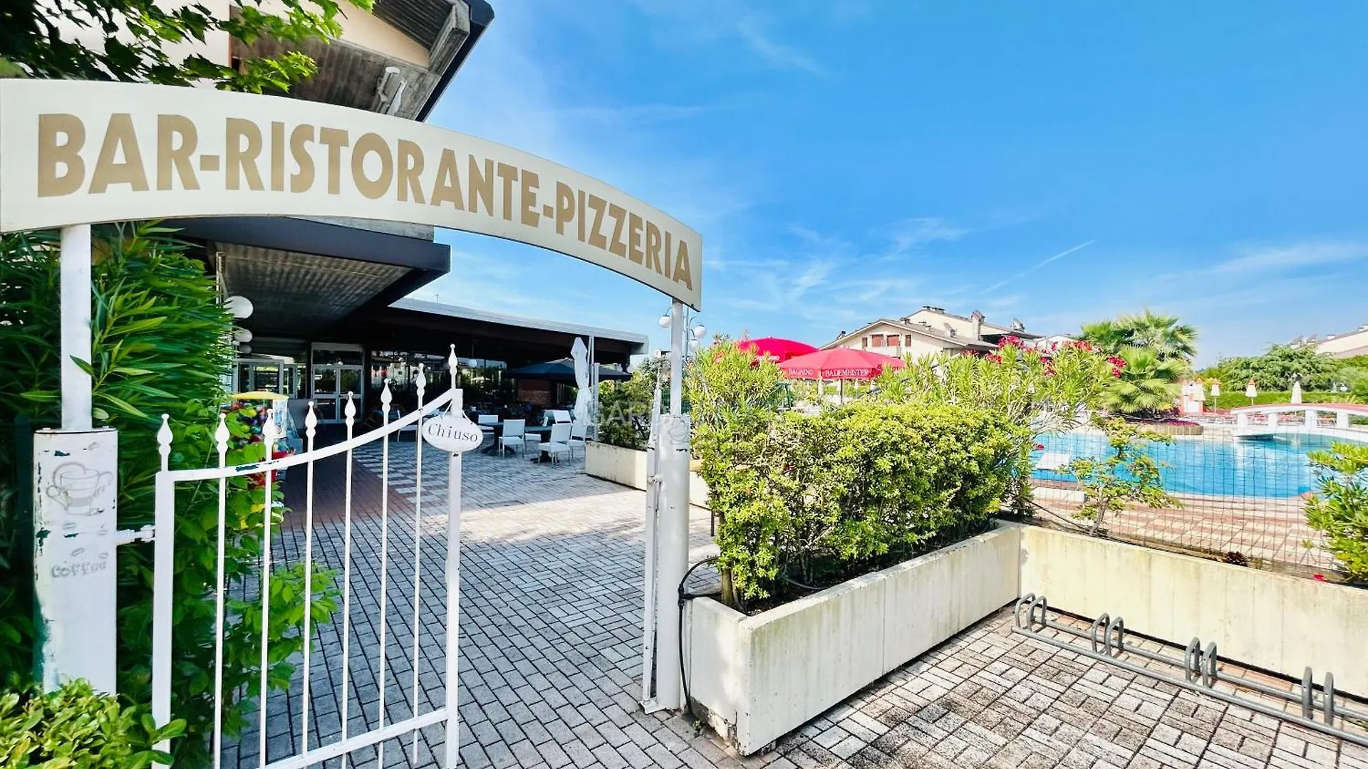 Ambra Apartment - Accesso A Tre Piscine A 200M Dal Lago 데센자노델가르다 0*,  이탈리아